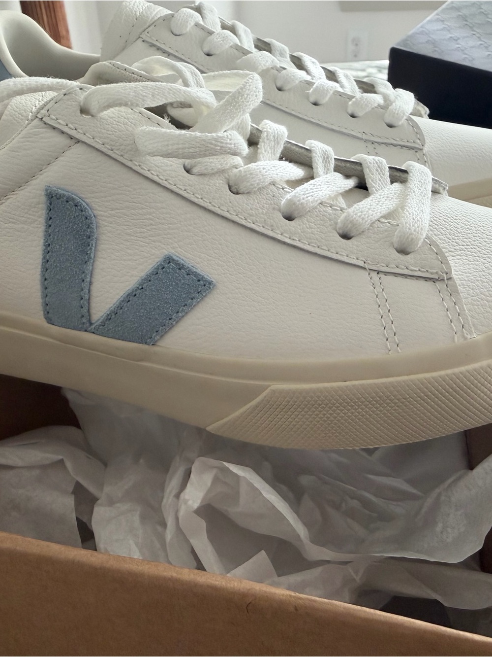 Veja Campo Sneakers in White with Light Blue V - Picture 3 of 7